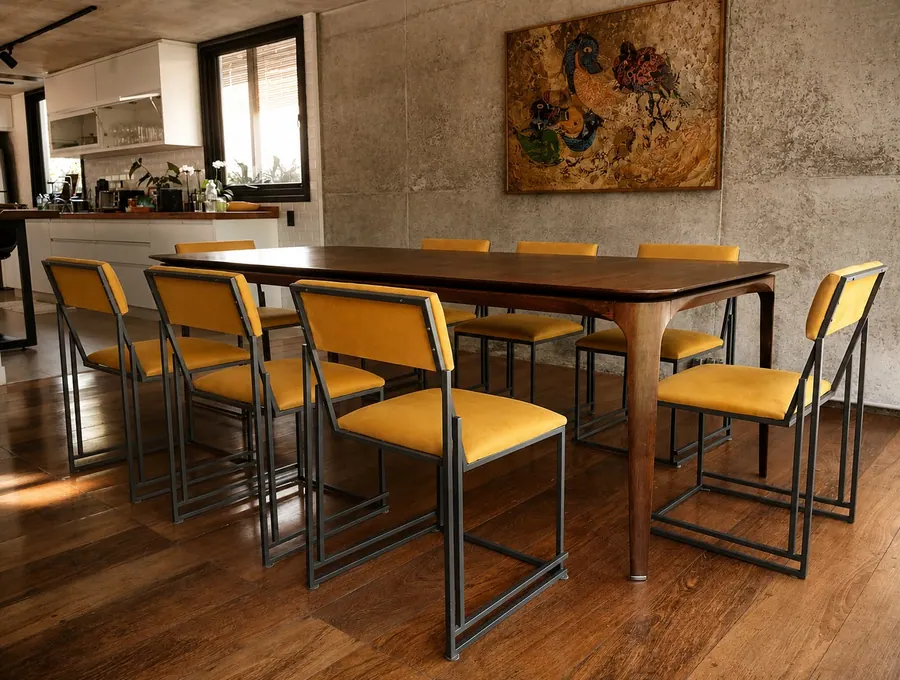 Conjunto de cadeiras de jantar com assento amarelo, Brasilina