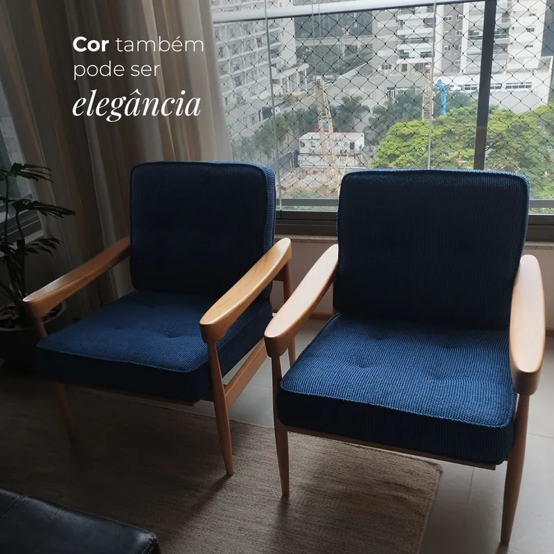 Publicação do Instagram: poltronas azuis em ambiente corporativo