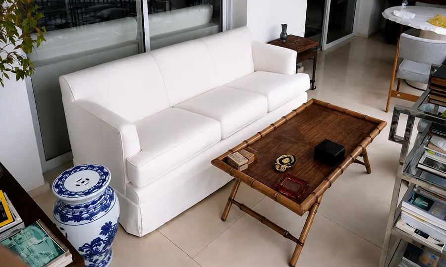 Sofá branco com capa sob medida, Brasilina